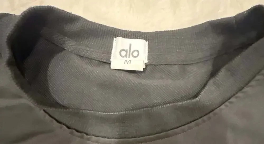 Alo Yoga Women's Black Crewneck Cropped Sweatshirt